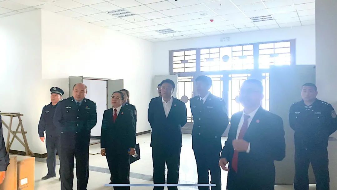 大石桥法院“六专四室”规范化建设