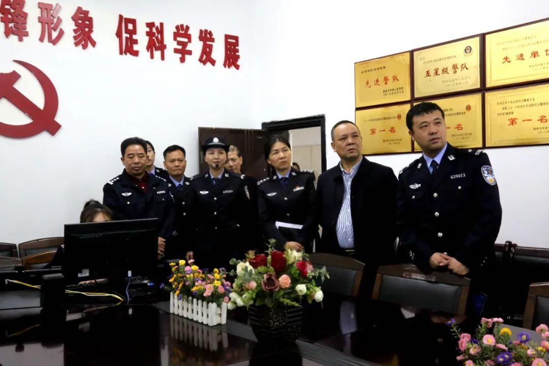 冷水江法院“六专四室”信息化建设