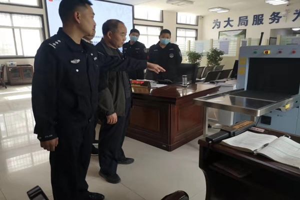 镇巴法院六专四室建设工作督查