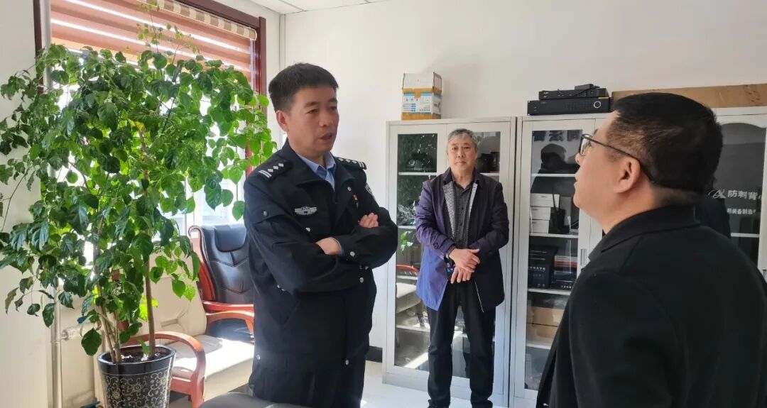 红石林区法院“六专四室”规范化建设