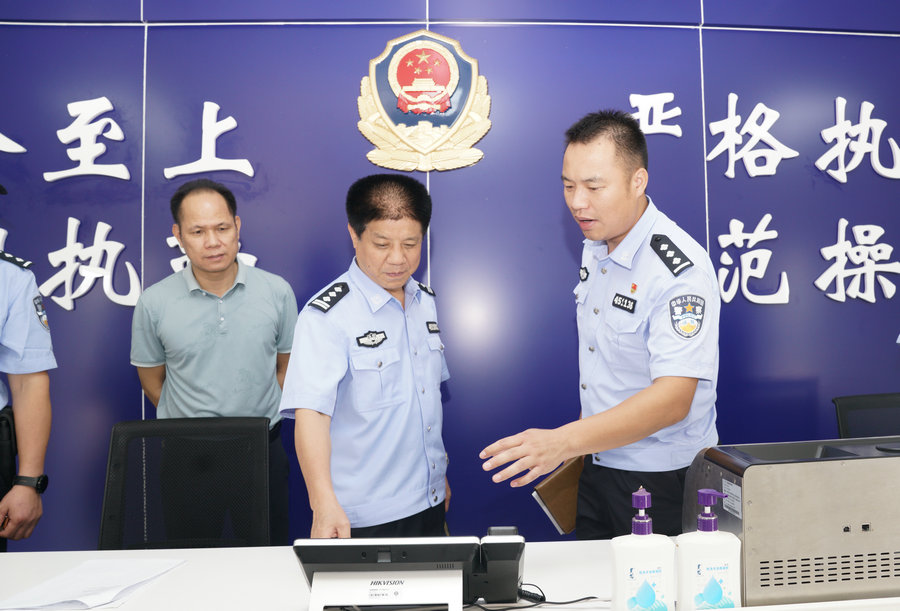 隆安县法院“六专四室”建设