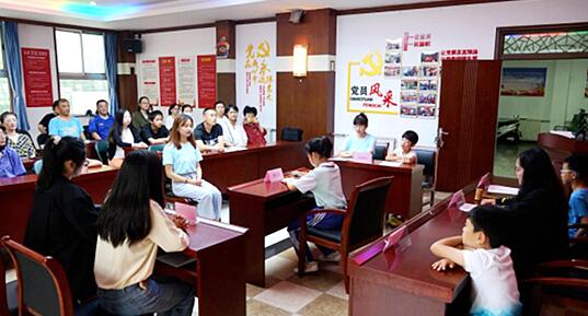 模拟法庭让青少年零距离学法